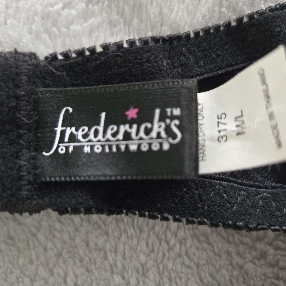 ✨️ 4 for $30 ✨️ FREDERICK'S Black Lace Women's Garter Belt